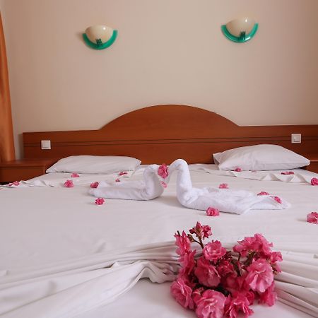 Tuntas Family Suites Κουσάντασι Εξωτερικό φωτογραφία