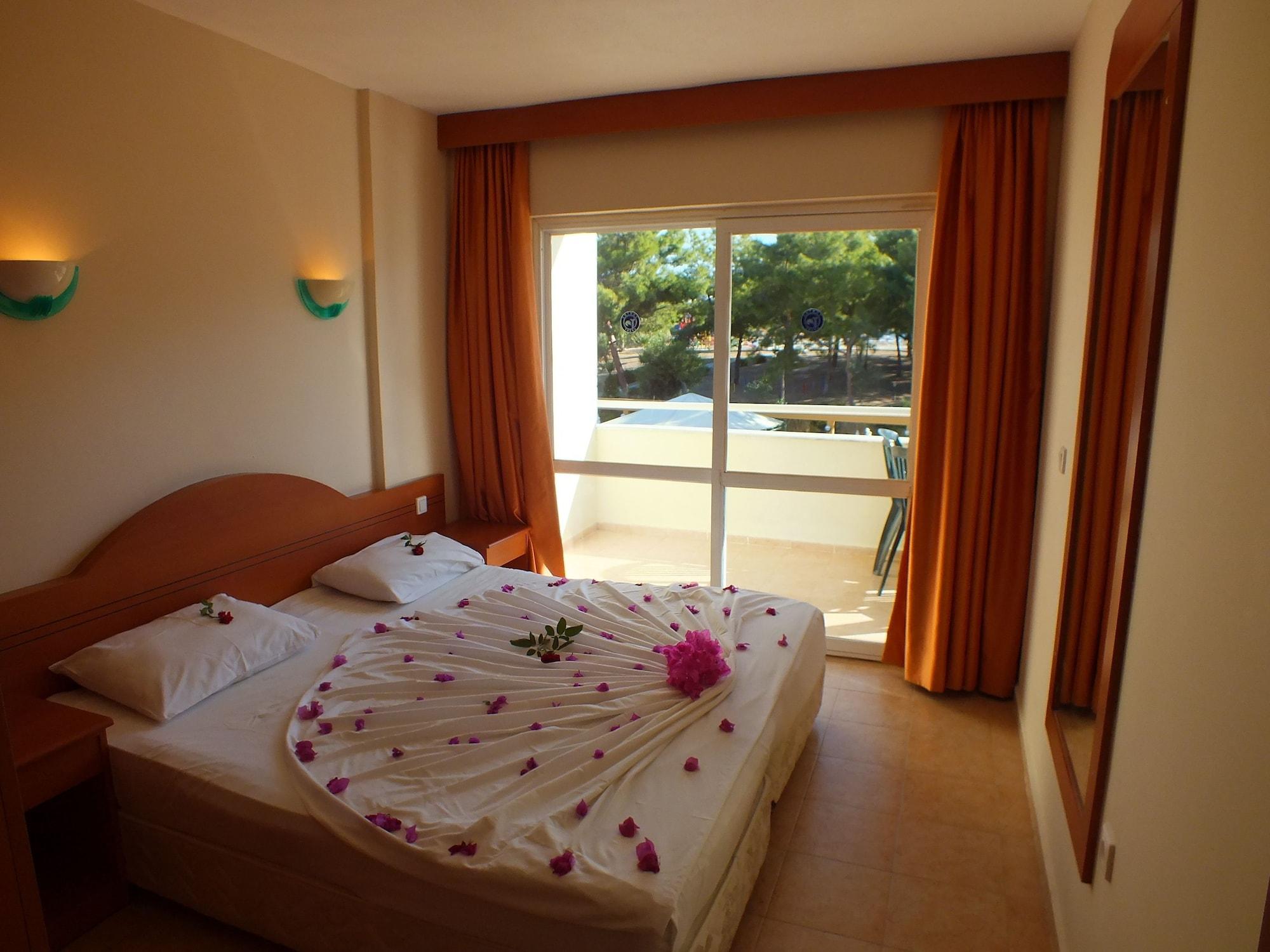 Tuntas Family Suites Κουσάντασι Εξωτερικό φωτογραφία