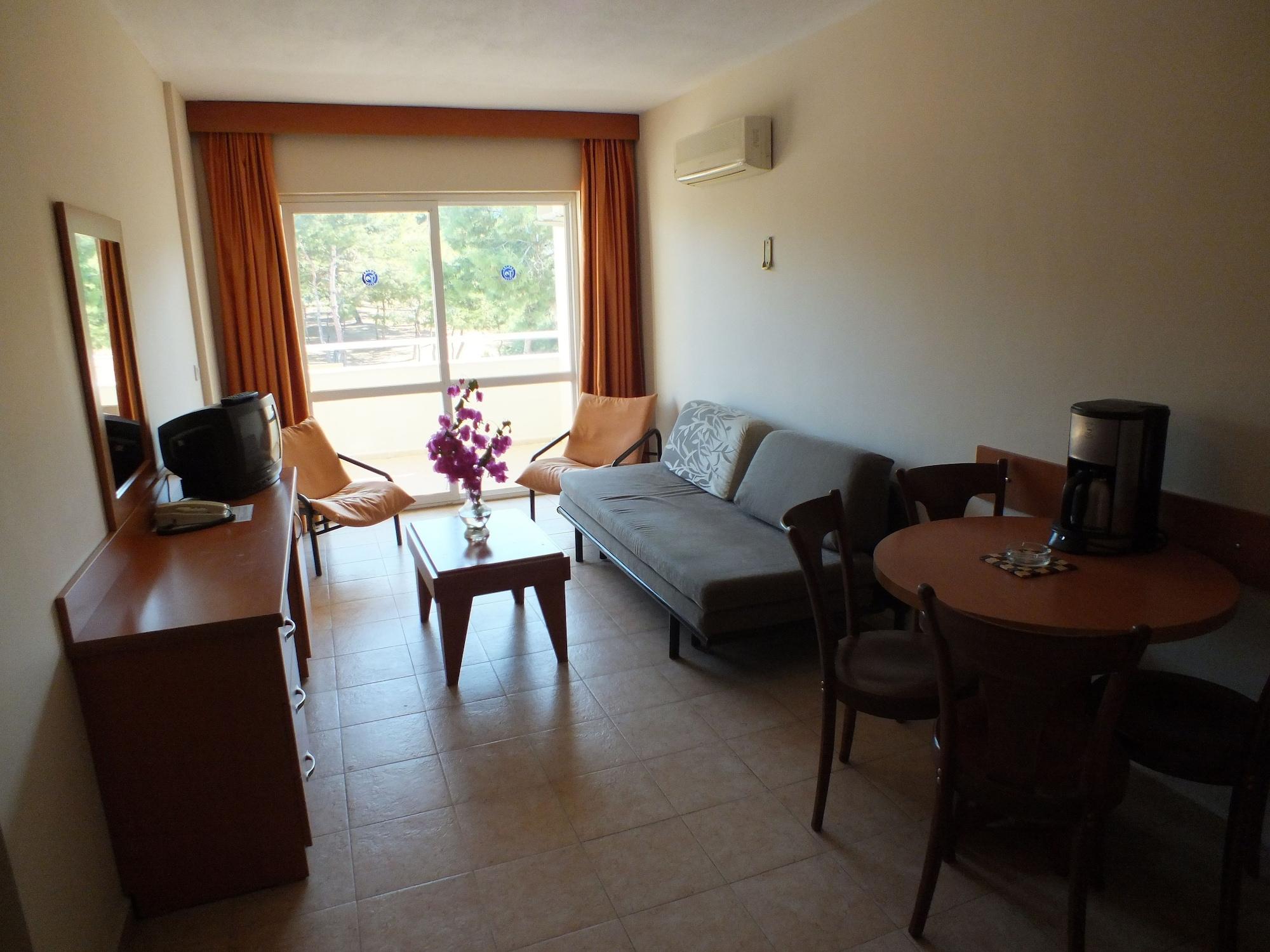Tuntas Family Suites Κουσάντασι Εξωτερικό φωτογραφία
