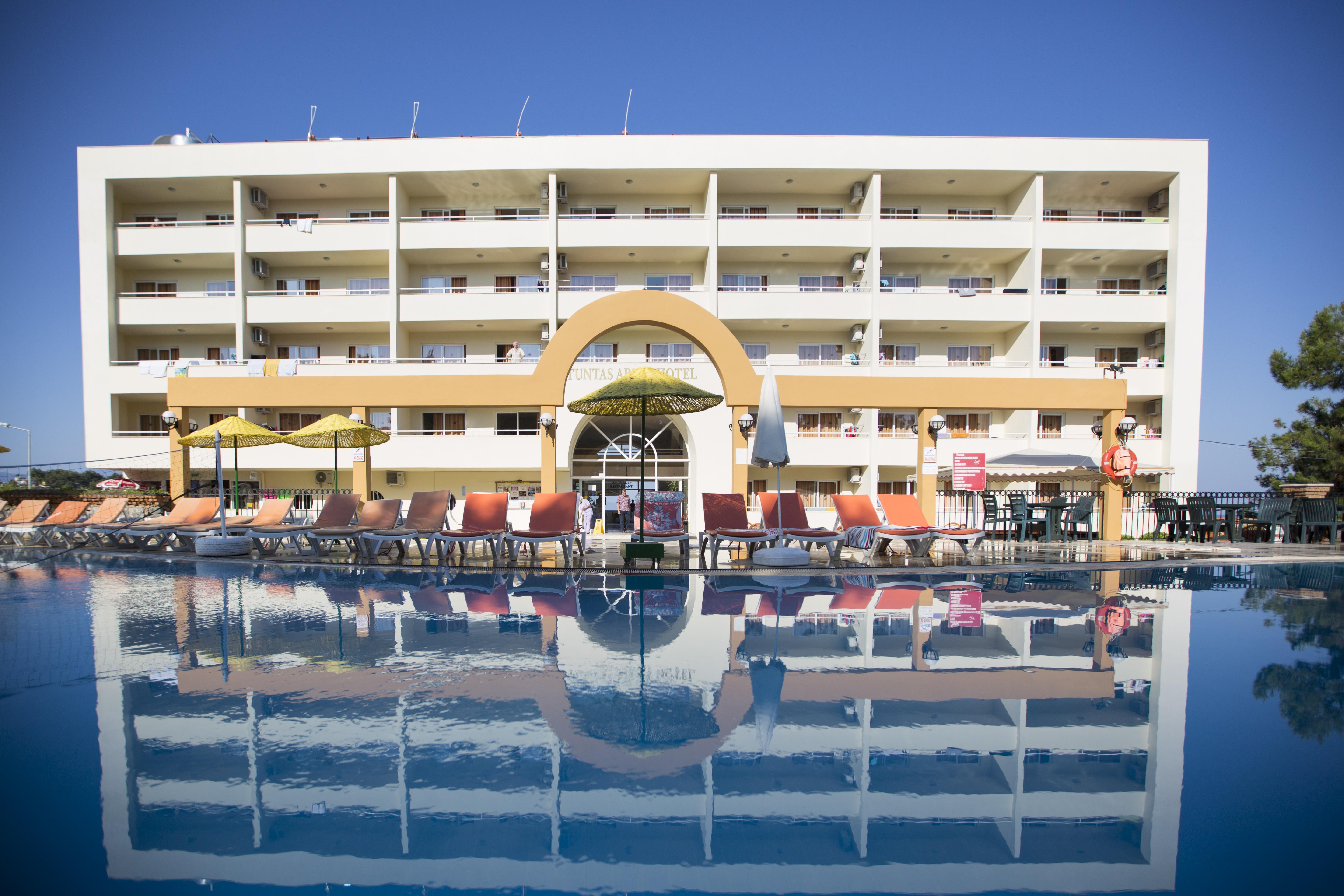 Tuntas Family Suites Κουσάντασι Εξωτερικό φωτογραφία
