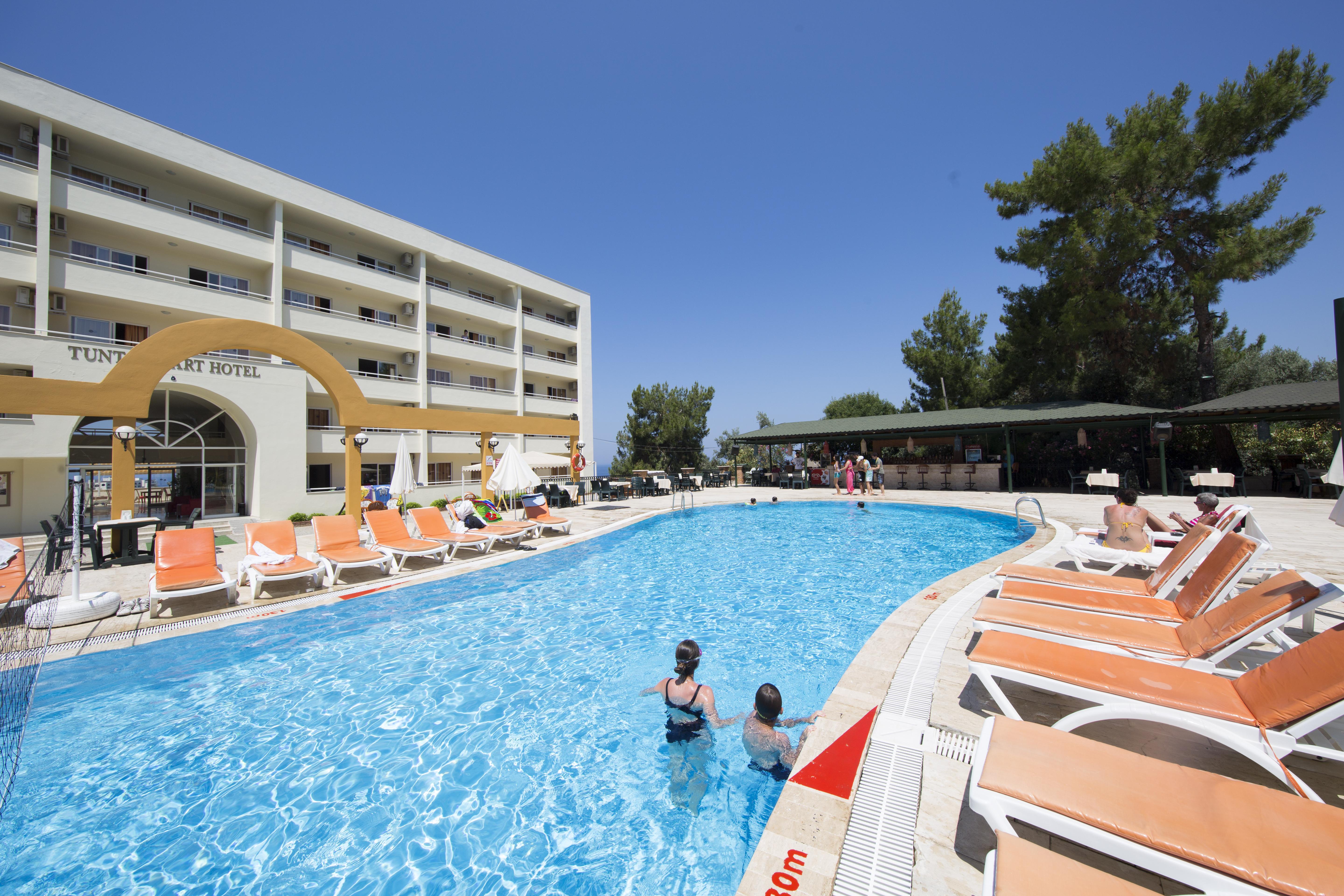 Tuntas Family Suites Κουσάντασι Εξωτερικό φωτογραφία