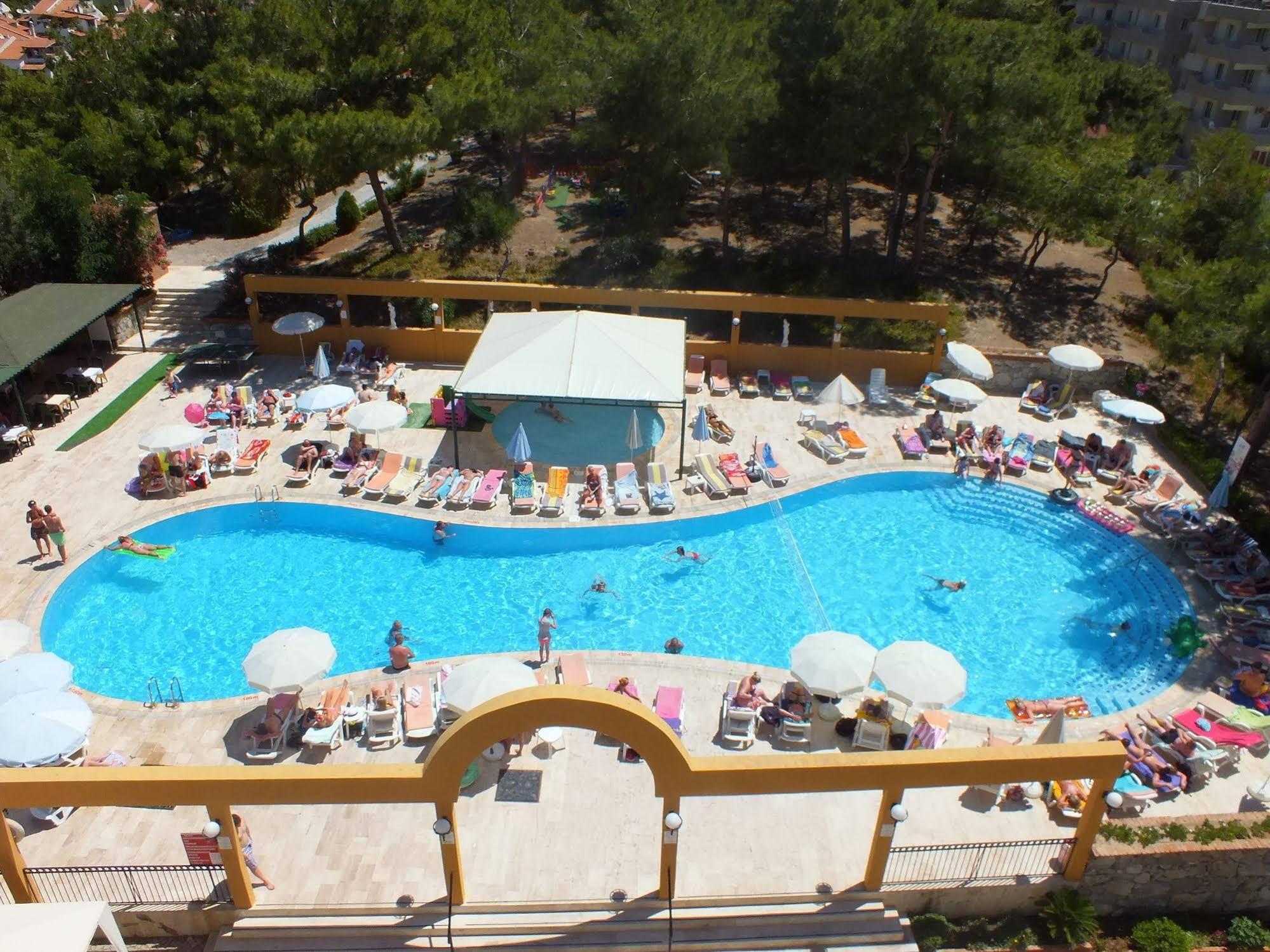 Tuntas Family Suites Κουσάντασι Εξωτερικό φωτογραφία